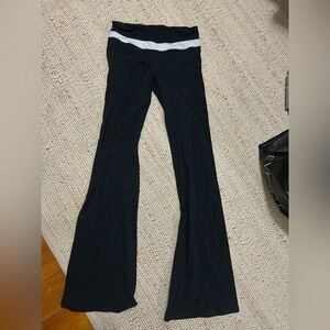Black Lululemon yoga pants